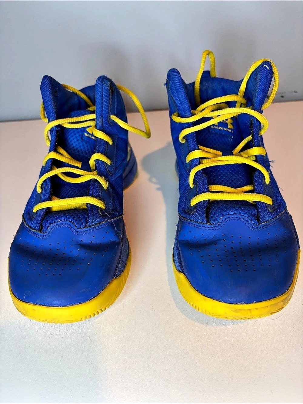 Under Armour Jet Mid Youth Basketball Shoes Blue & Yellow Athletic Shoes US 7Y